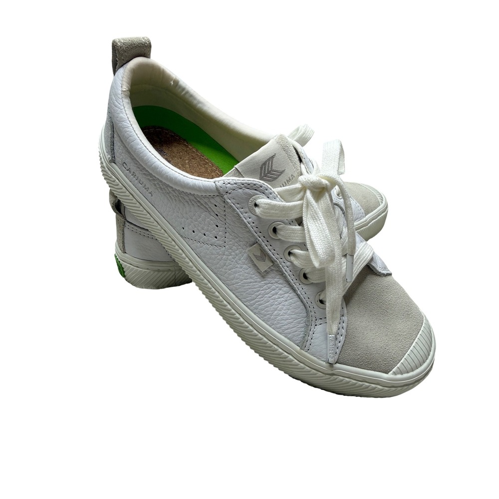 Cariuma OCA Low White Pebbled Leather Suede Sneakers